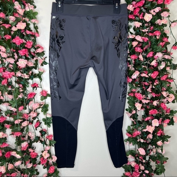 Fabletics Gray Black Floral Capri Mesh Leggings Fitness Running Gym Medium - Picture 2 of 5
